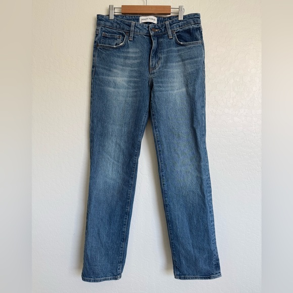 Denim Forum Denim - ARITZIA Denim Forum "No Stress" Straight Leg Jeans Medium Blue Size 27